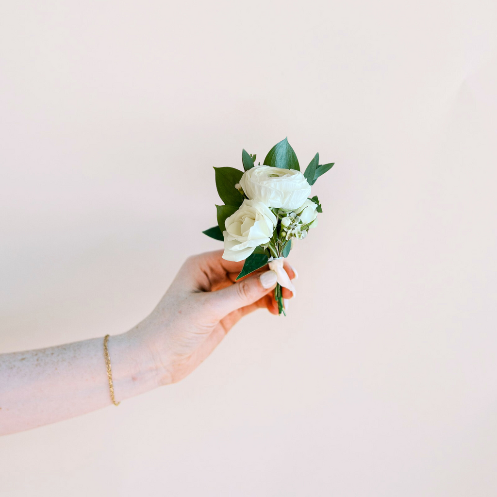 Classic White - Boutonnière (Weddings Only)