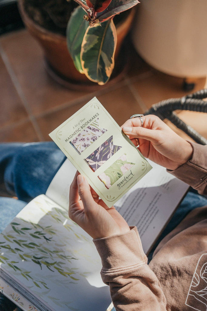 Lavender Magnetic Bookmark Set
