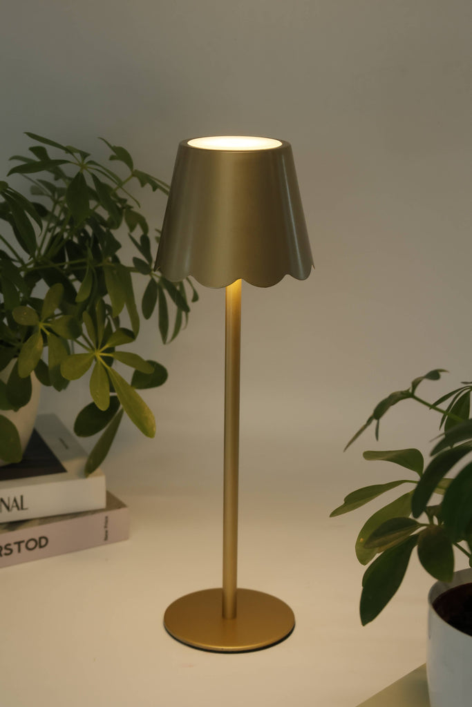 LED Lamp – Scalloped Shade – Black / Gold: Gold