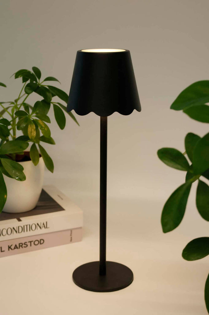 LED Lamp – Scalloped Shade – Black / Gold: Gold