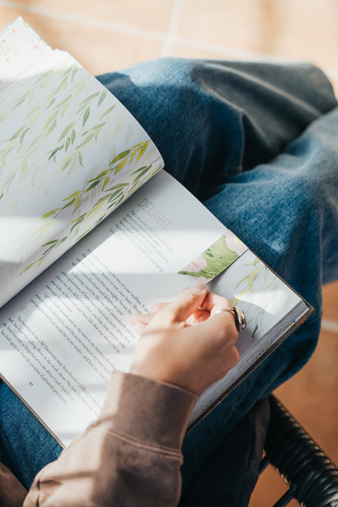 Lavender Magnetic Bookmark Set