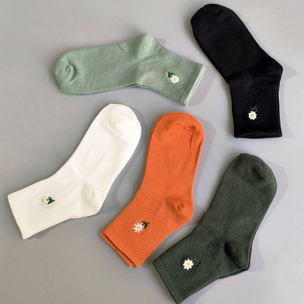 Solid Color Daisy Socks, Cotton Mid-Calf Style_CWMS088: GREEN / (OS) 6