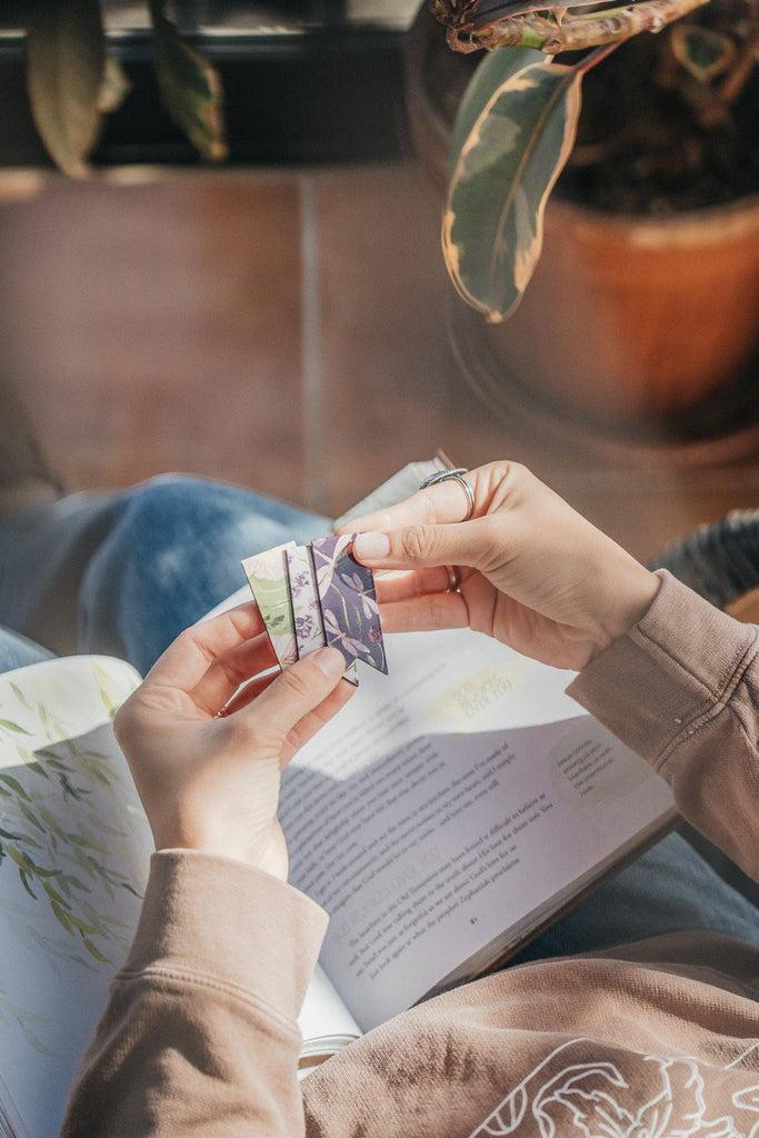 Lavender Magnetic Bookmark Set