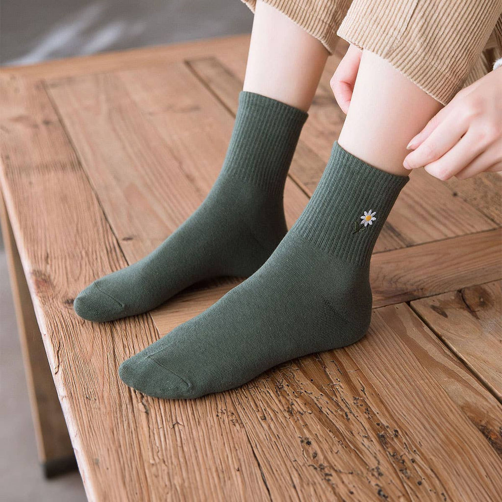 Solid Color Daisy Socks, Cotton Mid-Calf Style_CWMS088: GREEN / (OS) 6