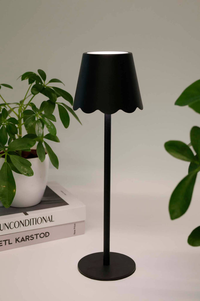 LED Lamp – Scalloped Shade – Black / Gold: Gold